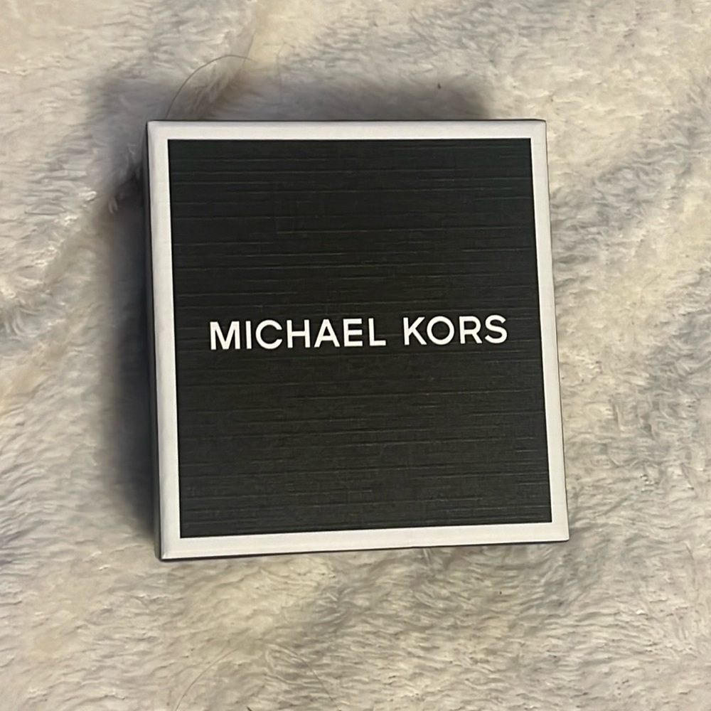 NWT Michael Kors AirPod Pro Case - Navy Blue - GIFT CONDITION - Picture 2 of 9